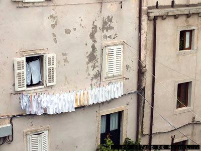 Dubrovnik: gatos, murallas, escaleras y ropa tendida.
