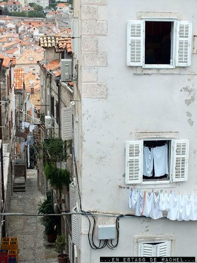 Dubrovnik: gatos, murallas, escaleras y ropa tendida.
