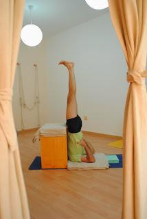 Retornan las clases del mediodia en YogaSala.