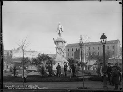 Fototeca: Maratoniana inauguración de estatuas. Madrid, 1902