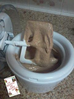HELADO DE CHOCOLATE EN HELADERA
