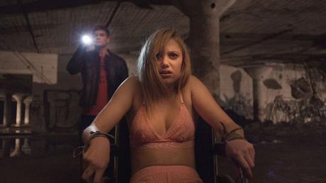 IT FOLLOWS: Una película de miedo para aquellos a los que les dan miedo las películas de terror. 