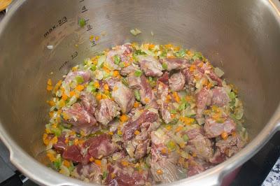 Carne al toro o ragut de ternera en olla express