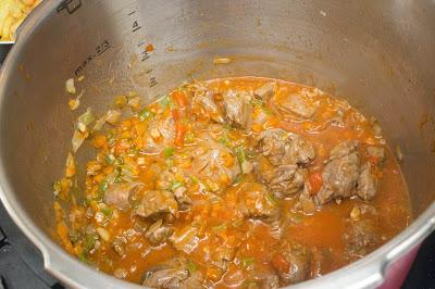 Carne al toro o ragut de ternera en olla express