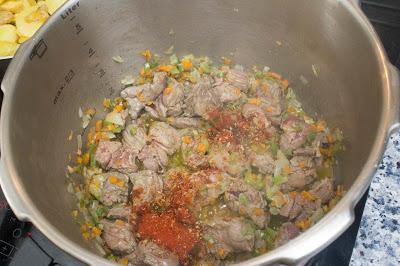 Carne al toro o ragut de ternera en olla express