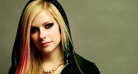 Avril Lavigne - 20 Rostros del maquillaje