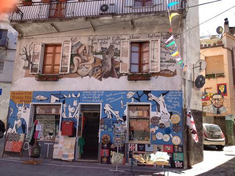 A Italia con los Philipp – Los murales de Orgosolo A Italia con los Philipp – Los murales de Orgosolo