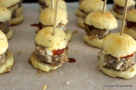 Hamburguesa con Cebolla Caramelizada y Mermelada de Tomate