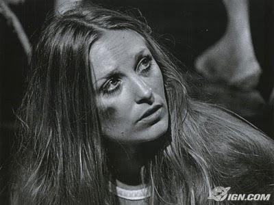 Marilyn Burns, entre la motosierra y la pared.