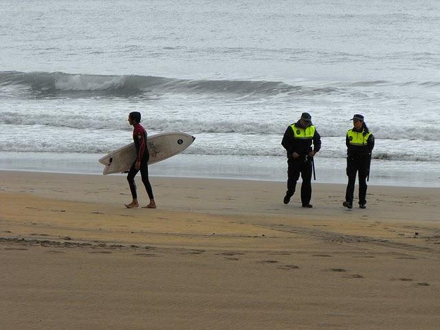 El último caso de prohibición del surf, en Benidorm