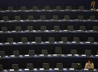 YO VENDO UNOS VOTOS NEGROS, ¿QUIÉN ME LOS QUIERE COMPRAR? (N)