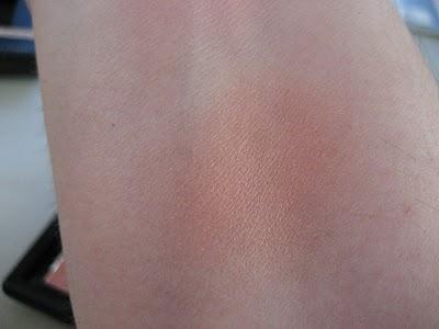 Coloretes, sombras y pincel e.l.f.