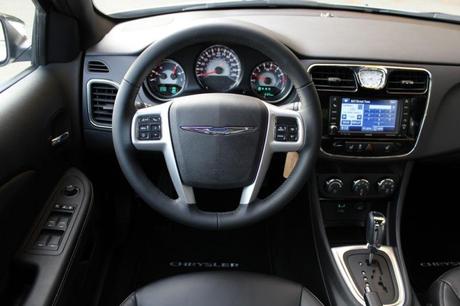 Chrysler 200 2011 - Renovando el americano Sebring