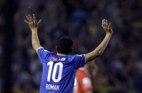 Riquelme, renovación millonaria y dos partidos en seis meses
