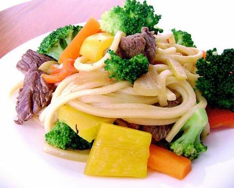 Pasta con Carne y Legumbres