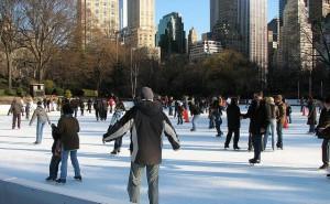 Patinando en Central Park Películas navideñas: Nueva York y Londres de película