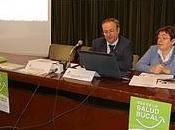 farmacéuticos informan malagueños sobre salud bucal