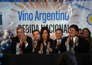 Vino, con reservas.