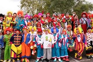 Payasos ofrecerán espectáculos y regalos a familias mexiquenses de escasos recursos