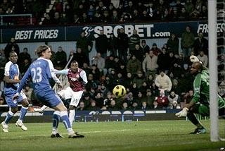 Obinna marcó en el triunfo del WHU ante el Wigan( 3-1)