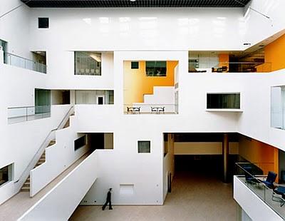 A LOS ESTUDIANTES DE ARQUITECTURA