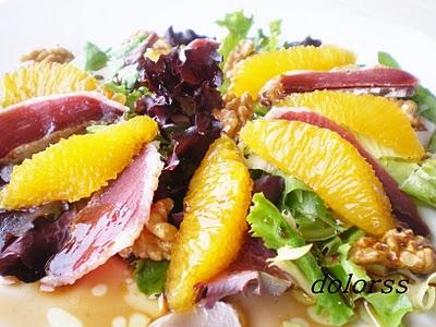 ENSALADA CON NARANJA Y JAMÓN DE PATO