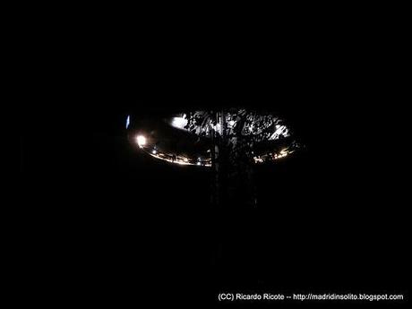 Un OVNI en Madrid ¿Faro de la Moncloa u OVNI?