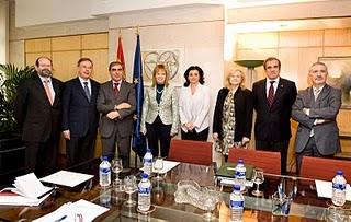 El Consejo General de Farmacéuticos expone a la ministra de Sanidad su preocupación por el impacto de las medidas de recorte sobre las farmacias