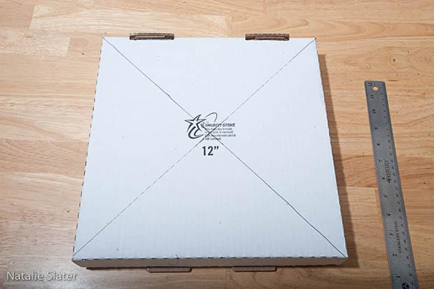 BricoFofo  “Flash de anillo” con una caja de Pizza.