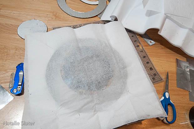 BricoFofo  “Flash de anillo” con una caja de Pizza.