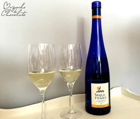 Con un albariño en la mano