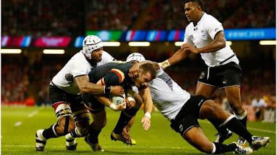 Gales venció a Fiji y dejó a Inglaterra con un pie afuera