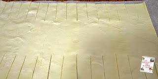 TRENZA DE HOJALDRE RELLENA DE UNA TABLETA DE CHOCOLATE