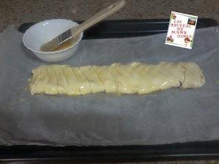 TRENZA DE HOJALDRE RELLENA DE UNA TABLETA DE CHOCOLATE