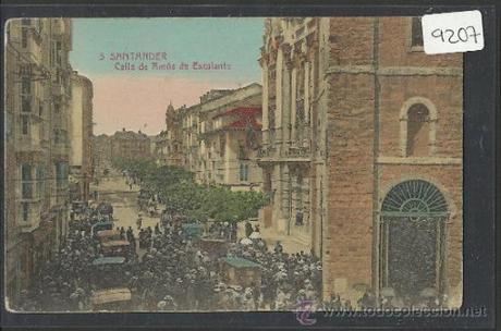 Postal de la calle Amós de Escalante en la que se ve “medio” Ayuntamiento