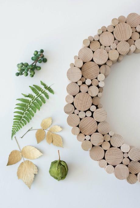 Corona natural con madera y hojas