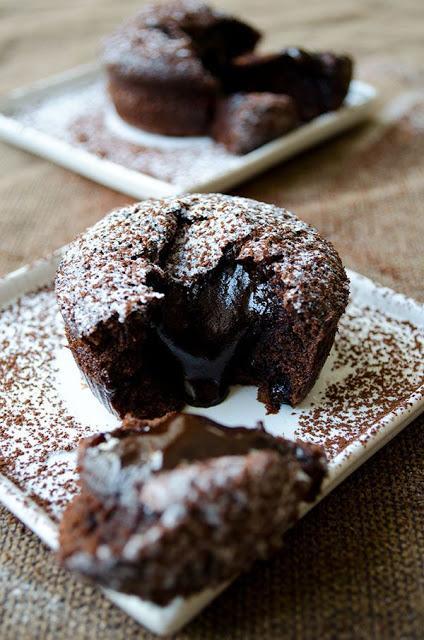 http://www.giverecipe.com/molten-chocolate-lava-cake.html Receta Qikely: Lava Cake con Proteina