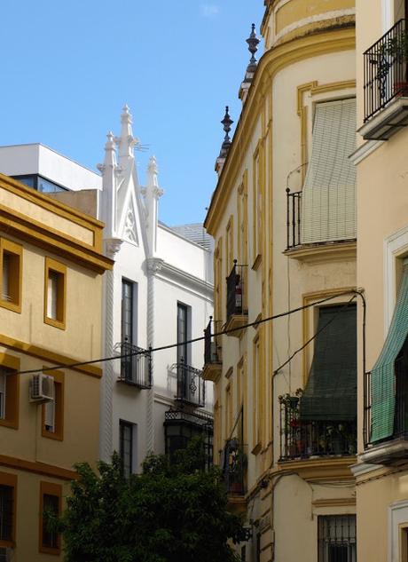 Edificio estilo Belle Epoque en la calle Alberto Lista.