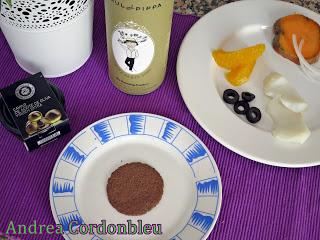 VERSION DE REMOJÓN CON CRACKERS DE ACEITUNA NEGRA DE PAUL AND PIPPA Y CAVIAR DE ACEITE DE OLIVA LA CHINATA.