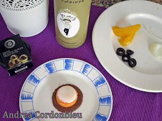 VERSION DE REMOJÓN CON CRACKERS DE ACEITUNA NEGRA DE PAUL AND PIPPA Y CAVIAR DE ACEITE DE OLIVA LA CHINATA.