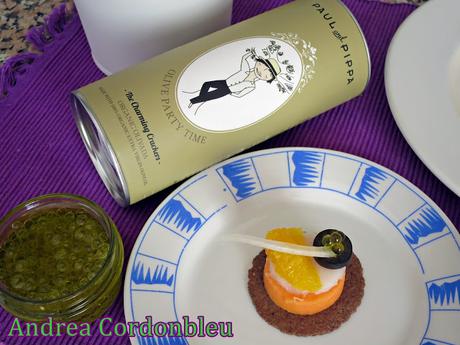 VERSION DE REMOJÓN CON CRACKERS DE ACEITUNA NEGRA DE PAUL AND PIPPA Y CAVIAR DE ACEITE DE OLIVA LA CHINATA.