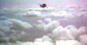 Este es el último momento de un hombre que practicaba Paracaidismo y olvidó su paracaídas