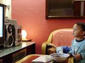 Prevenir niños caiga televisión encima