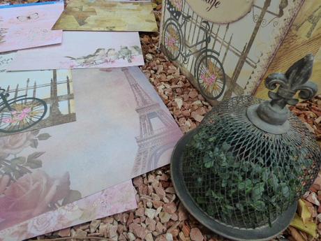 Papeles de scrap en una cajonera