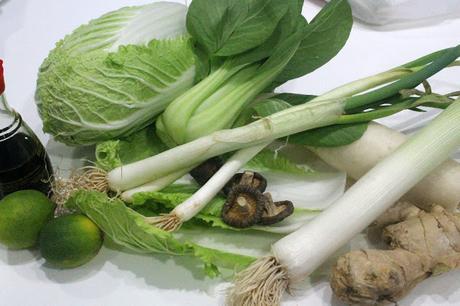 Caldo ligero oriental con verduras asiáticas (receta paso a paso)