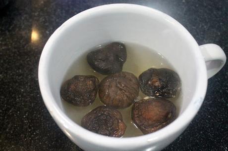 Caldo ligero oriental con verduras asiáticas (receta paso a paso)