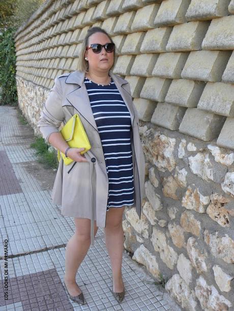 http://www.loslooksdemiarmario.com/2015/10/trench-navy-plus-sizes-look.html