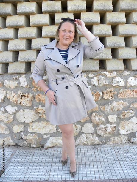 http://www.loslooksdemiarmario.com/2015/10/trench-navy-plus-sizes-look.html