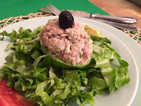 Palta (aguacate) rellena con atún, receta a la chilena 11892265_10153639268492318_3895891520493289592_n (1)