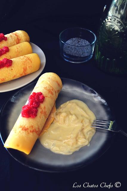 Crepes de salmón y caviar con crema ácida